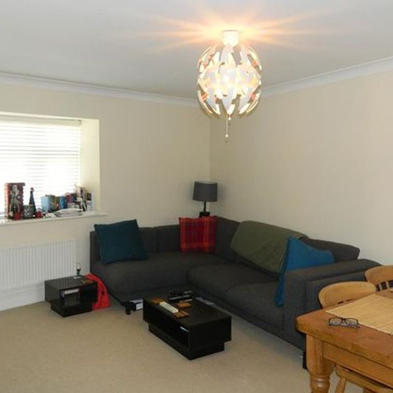 Flat to rent in Hawkes Court, Chesham HP5