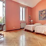 Rent 5 bedroom apartment of 321 m² in Roma