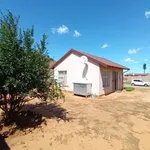 Rent 2 bedroom house of 40 m² in Soweto