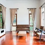 Rent 4 bedroom house of 340 m² in Bangkok