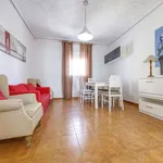 Rent a room of 70 m² in valencia