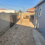 Rent 3 bedroom house of 50 m² in Soweto