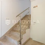 Najam 2 spavaće sobe stan od 57 m² u Split - Okolica