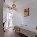 Rent 4 bedroom apartment in Valencia