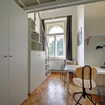 Rent 4 bedroom apartment in Prague