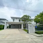 Rent 4 bedroom house of 335 m² in Bangkok