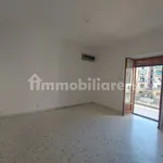 Affitto 3 camera appartamento di 95 m² in Taranto