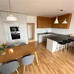 Pronajměte si 4 ložnic/e byt o rozloze 104 m² v Prague