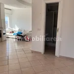 Affitto 2 camera casa di 91 m² in Naples