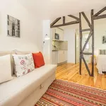 Rent 1 bedroom apartment of 484 m² in Lisbon