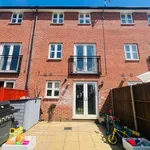 Rent 3 bedroom flat in East Midlands