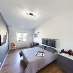 Rent a room of 200 m² in paris