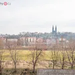 Pronajměte si 3 ložnic/e byt o rozloze 87 m² v Ulice: