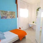 Rent a room in Modena