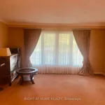 Rent 3 bedroom apartment in Toronto (Maple Leaf)