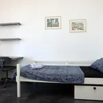 Rent 4 bedroom apartment in Piraeus