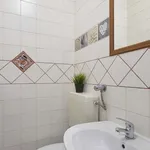 Rent a room of 100 m² in lisbon