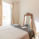 Rent a room of 90 m² in lisbon