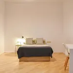 Rent a room of 350 m² in Barcelona