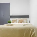 Rent a room of 90 m² in valencia