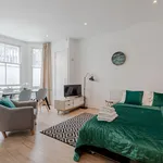 Rent 2 bedroom flat of 57 m² in London