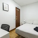 Rent a room of 215 m² in Madrid