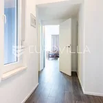 Rent 2 bedroom apartment of 92 m² in Omiš