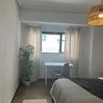 Rent 4 bedroom apartment in Valencia