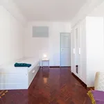 Rent a room of 120 m² in lisbon