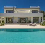 Rent 6 bedroom house of 400 m² in Marbella