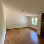 Appartement de 87 m² avec 5 chambre(s) en location à Valréas