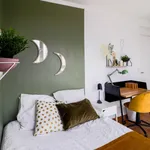 Rent 4 bedroom apartment in Paris