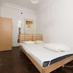 Rent a room of 100 m² in lisbon