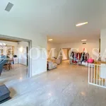 Rent 5 bedroom apartment of 300 m² in Rome