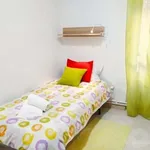 Rent a room of 75 m² in Granada