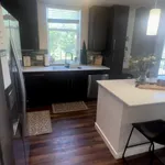 Rent 2 bedroom apartment in Uptown