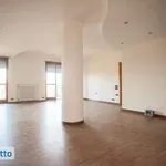 Affitto 6 camera appartamento di 202 m² in Turin