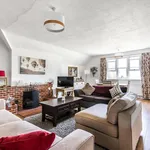 Rent 3 bedroom flat of 176 m² in Surrey Heath