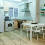 Rent 5 bedroom apartment of 55 m² in Barcelona