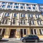 Pronajměte si 1 ložnic/e byt o rozloze 83 m² v Praha