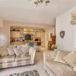 Rent 5 bedroom house in Yorkshire And The Humber