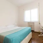 Rent a room of 160 m² in madrid