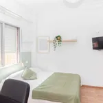 Rent a room of 104 m² in Valencia