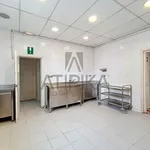 Alquilo 16 dormitorio casa de 500 m² en Barcelona