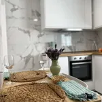 Rent 5 bedroom apartment of 80 m² in barcelona