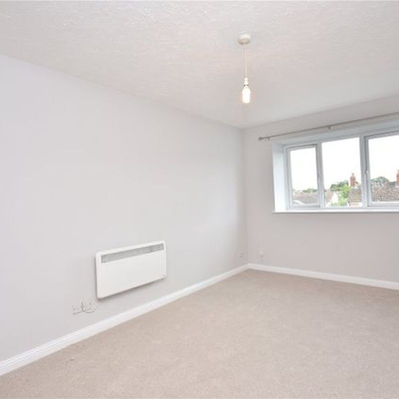 Flat to rent in Sovereign Court, Willow Road, Aylesbury, Buckinghamshire HP19 California