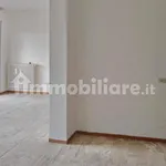 Affitto 3 camera casa di 100 m² in Voghera