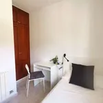 Rent a room of 240 m² in barcelona