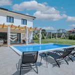 Rent 4 bedroom house of 225 m² in Pula