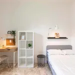 Rent a room of 70 m² in Milan